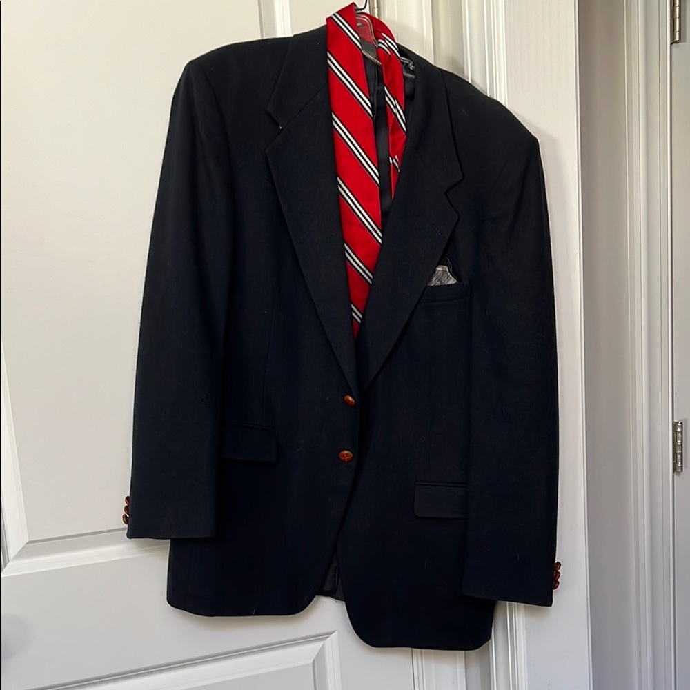 Men’s Navy blazer size Large to XL with brown buttons